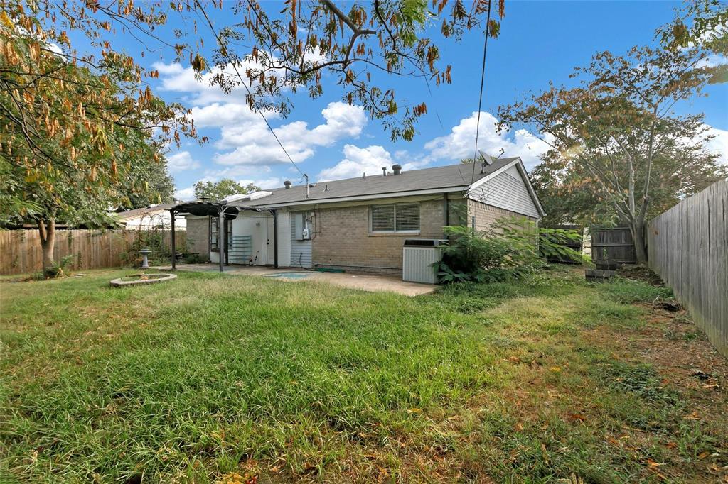 6104 Kelly Elliott Road Arlington, TX 76001 - Photo 3 of 25