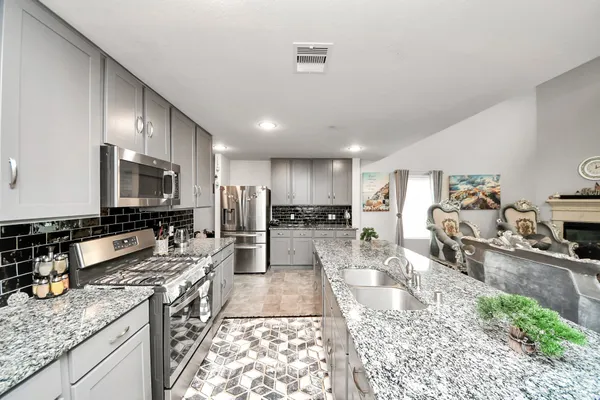 $3,100 | 2918 Silverhorn Lane, Rosenberg, TX 77471