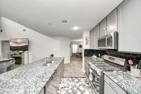 $3,100 | 2918 Silverhorn Lane, Rosenberg, TX 77471