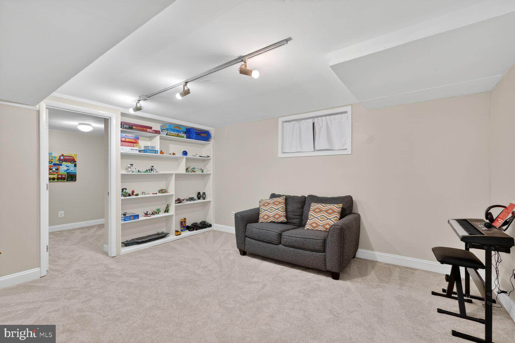 4406 Roundhill Road Alexandria, VA 22310 - Photo 35 of 48 Gallery Image 35