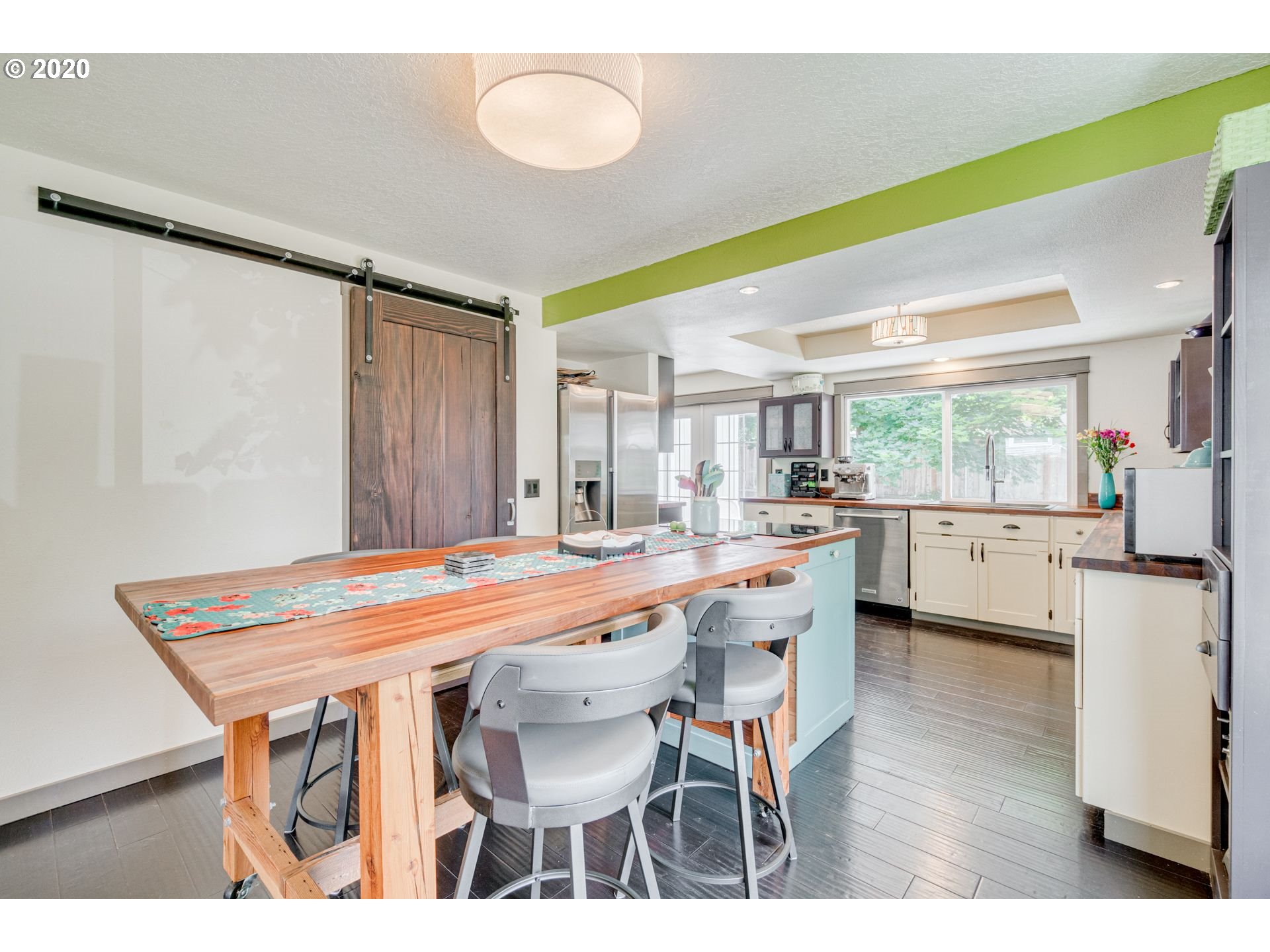 6532 Southwest Locust Street Portland, OR 97223 - Photo 11 of 32 Gallery Image 11
