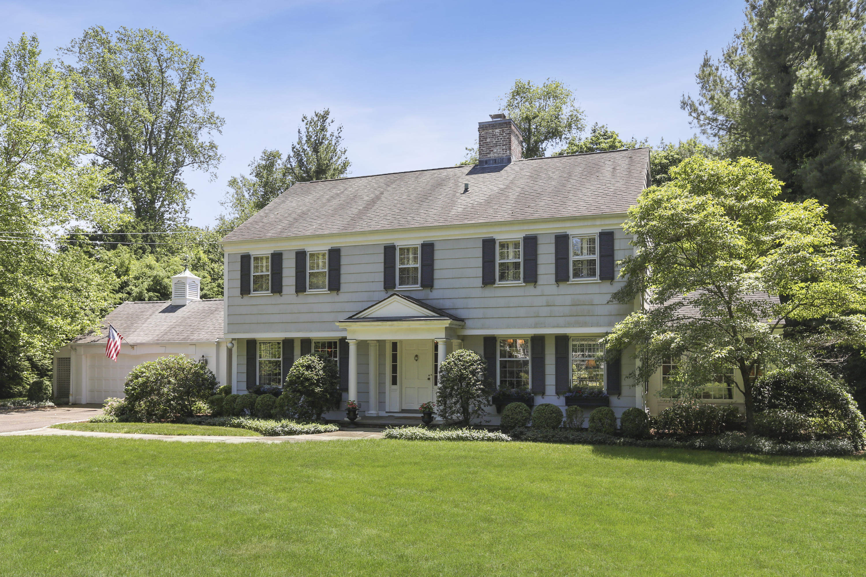 10 Deepwood Road Darien, CT 06820 - Photo 2 of 38 a front view of a house with a garden