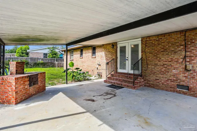 a view of house with backyard and garden