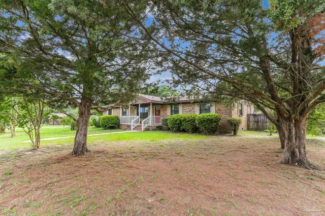 a view of a house with a yard