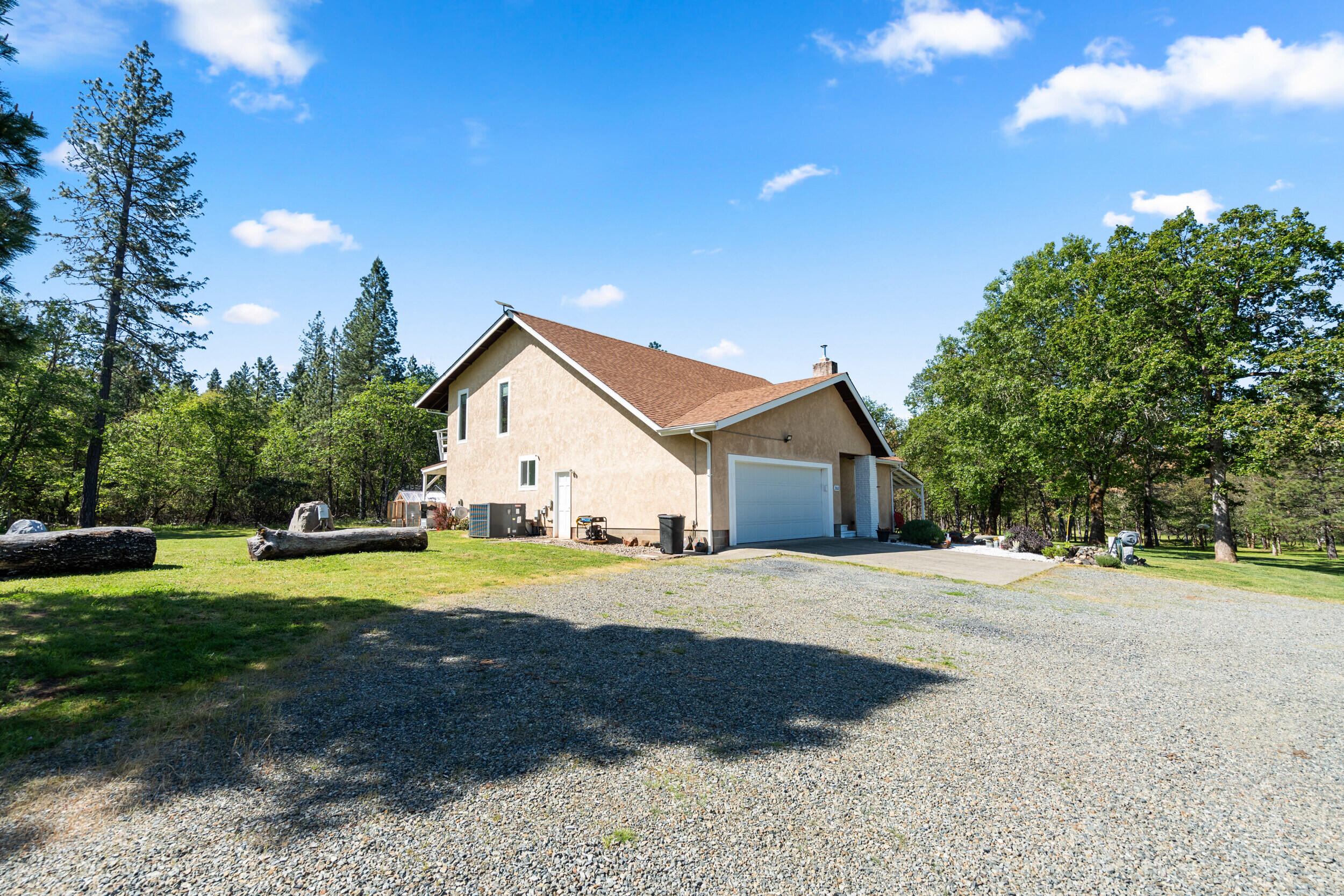 2802 Russell Road Merlin, OR 97532 - Photo 10 of 71 3_2802 russell rd, merlin-02