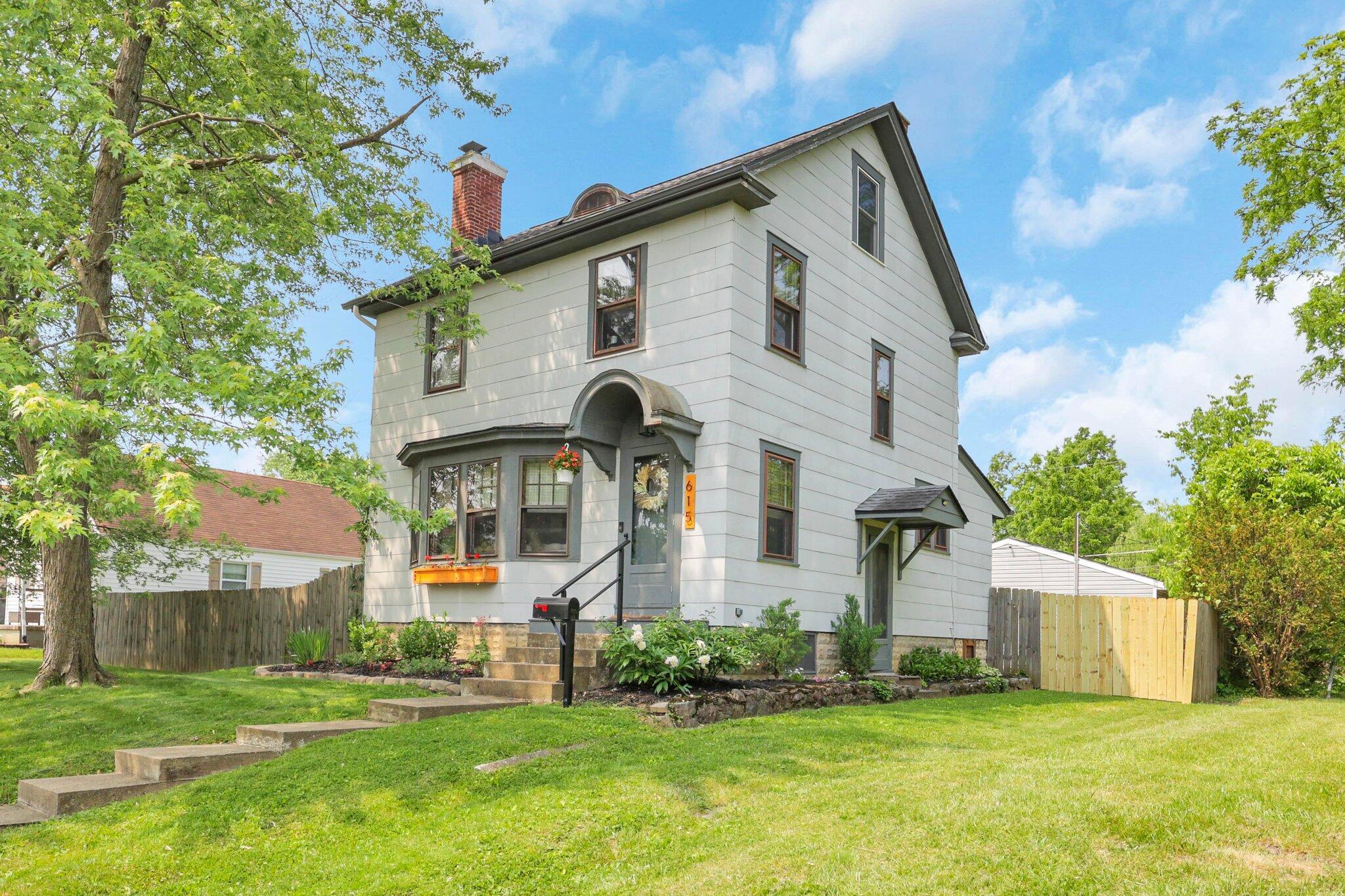 615 South Hampton Road Columbus, OH 43213 - Photo 5 of 32 27-web-or-mls-0N4A8221 copy