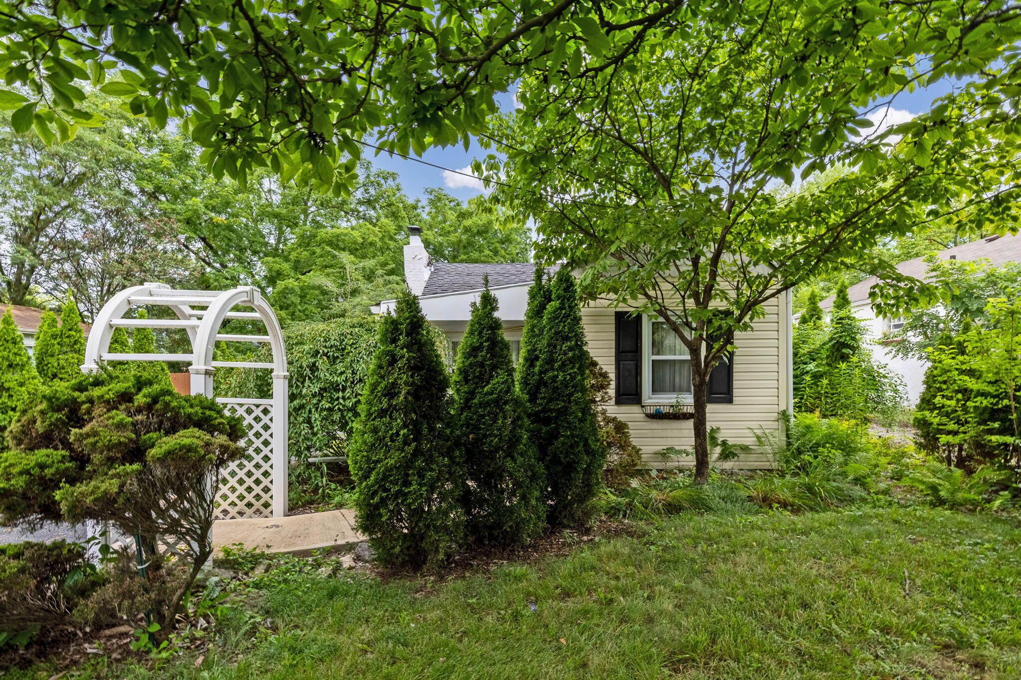 3251 Karl Road Columbus, OH 43224 - Photo 2 of 34 Front Exterior