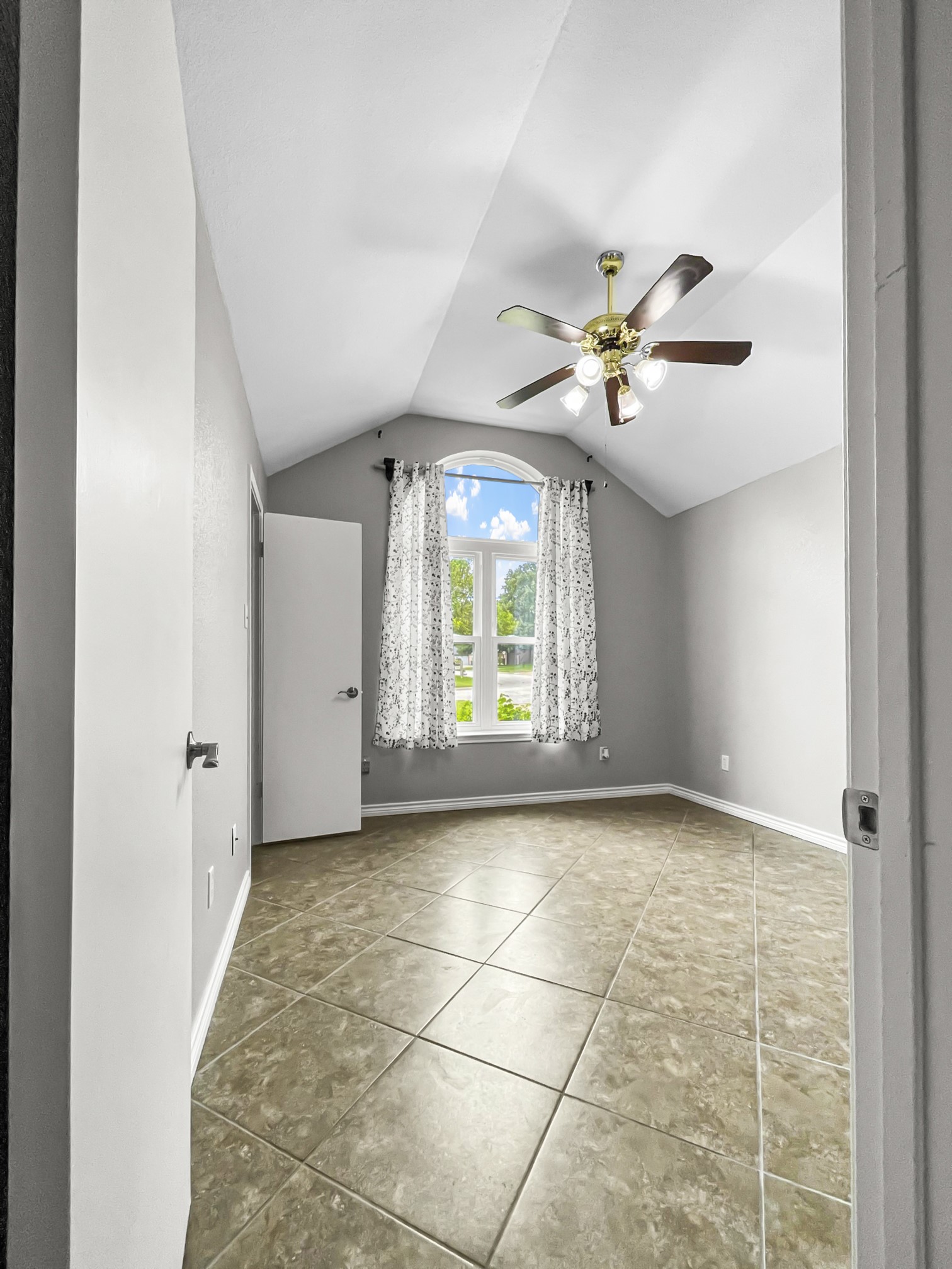 4701 High Pointe Drive Temple, TX 76502 - Photo 8 of 9 Secondary bedroom room with vaulted ceiling, tile patterned flooring, and ceiling fan