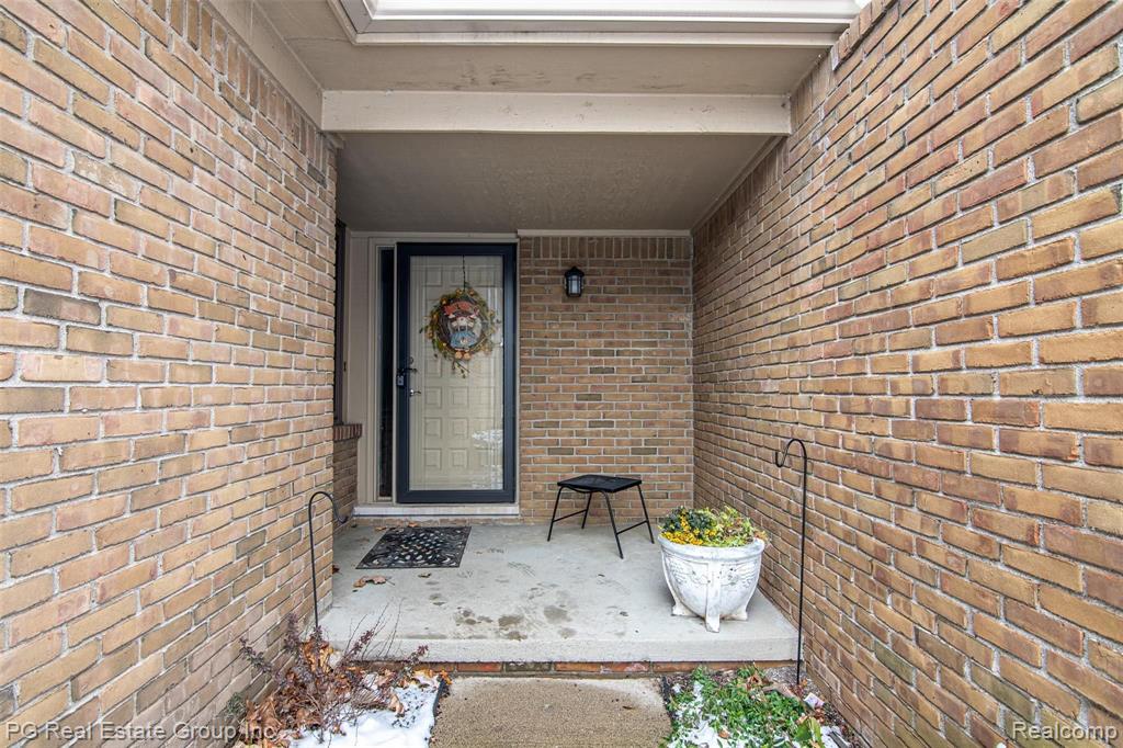 554 Tennyson Rochester Hills, MI 48307 - Photo 4 of 28