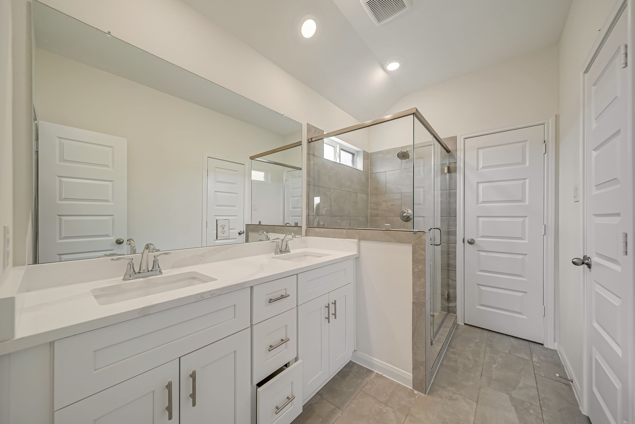 20630 Dynamic Court Humble, TX 77338 - Photo 16 of 24 Hollywood Bath with 2 sinks!