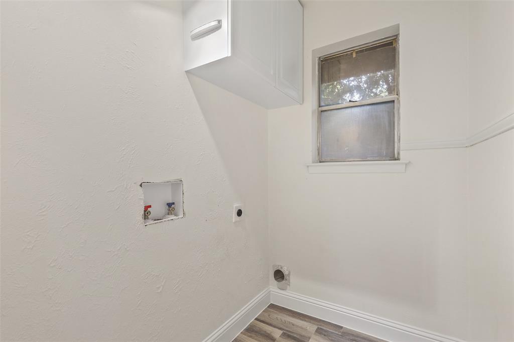 3126 Jubilee Trail Dallas, TX 75229 - Photo 27 of 38 a view of bathroom