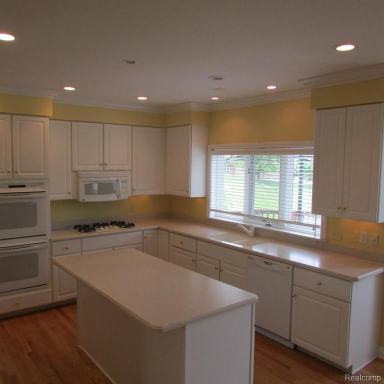 1563 Elcroft Court Rochester, MI 48307 - Photo 15 of 52