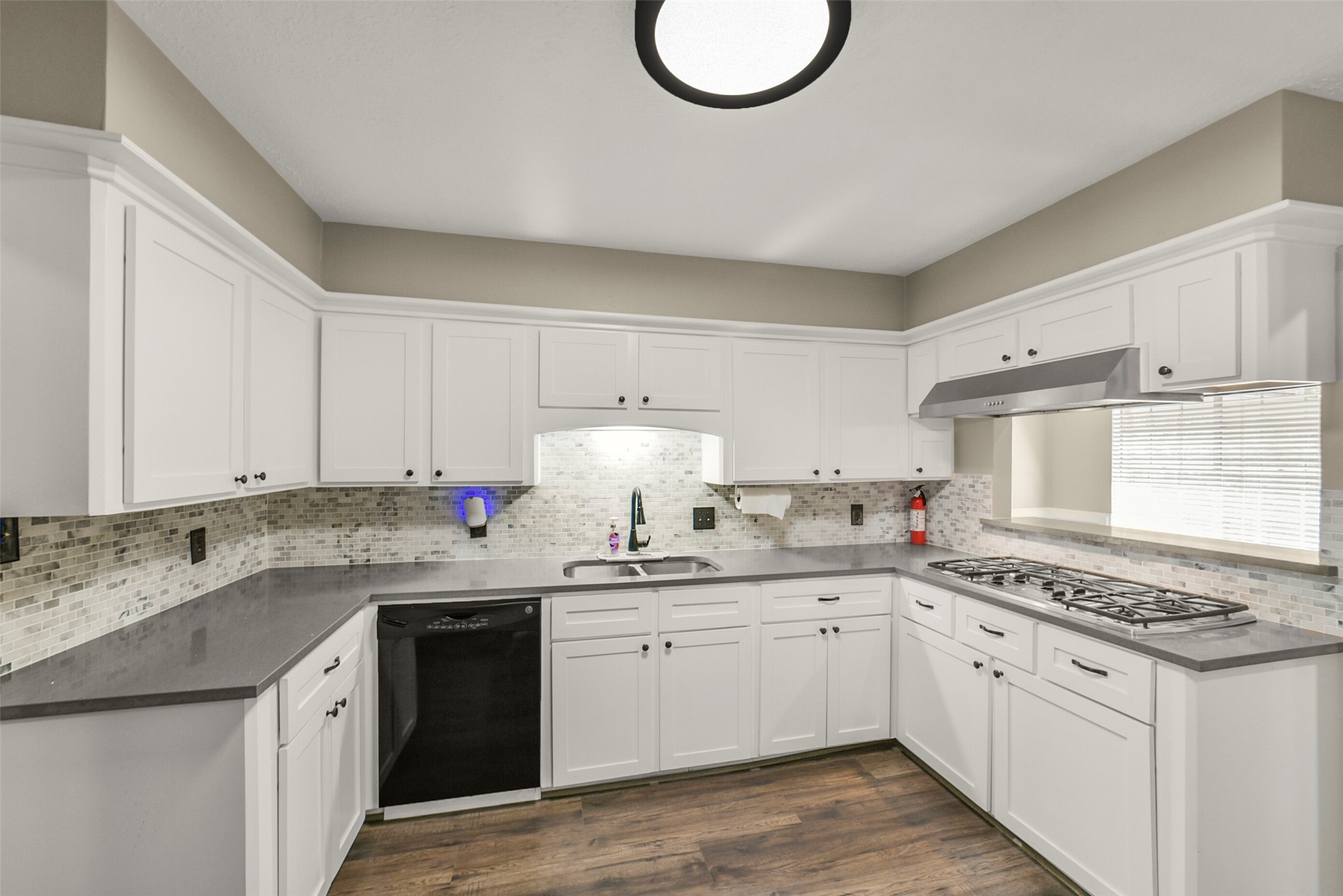 25302 Fairbrook Lane Spring, TX 77373 - Photo 15 of 50 Quartz Countertops