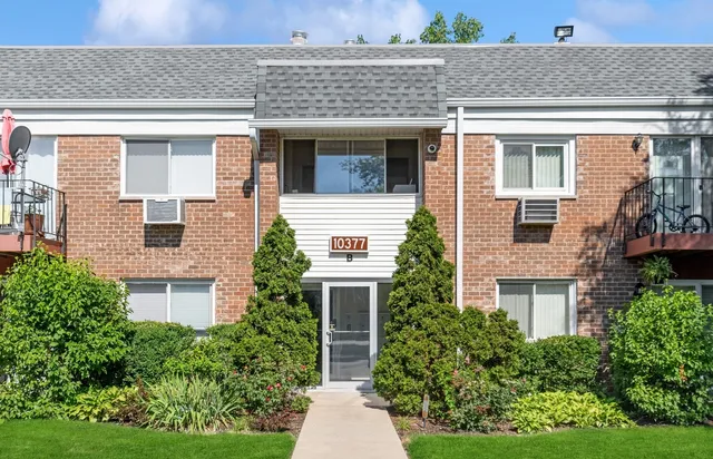 $2,000 | 10377 Dearlove Road, Unit 1A, Glenview, IL 60025