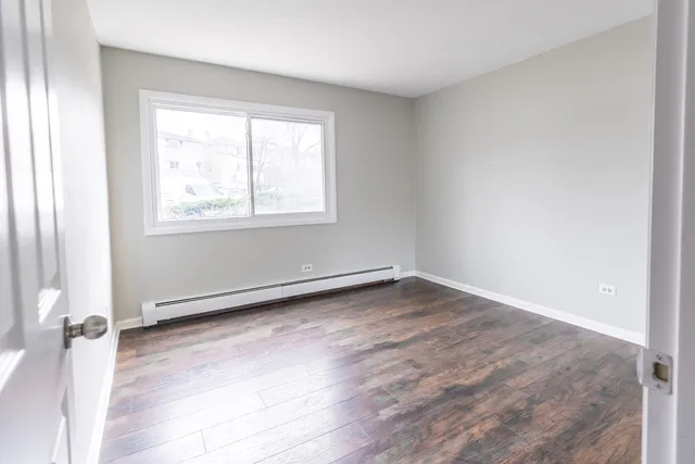 $2,000 | 10377 Dearlove Road, Unit 1A, Glenview, IL 60025