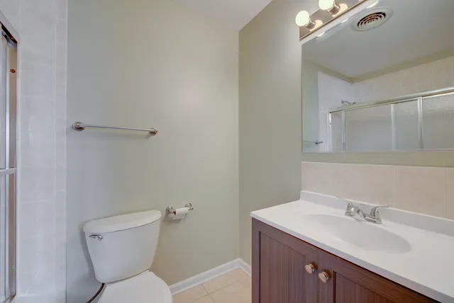 $2,000 | 10377 Dearlove Road, Unit 1A, Glenview, IL 60025