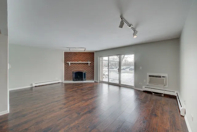 $2,000 | 10377 Dearlove Road, Unit 1A, Glenview, IL 60025