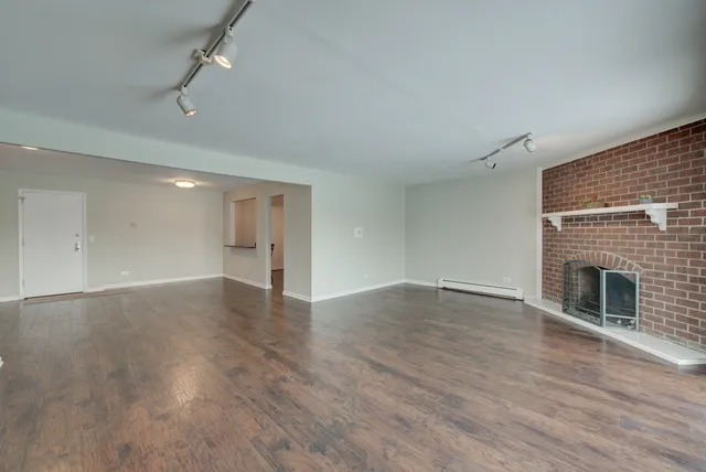 $2,000 | 10377 Dearlove Road, Unit 1A, Glenview, IL 60025