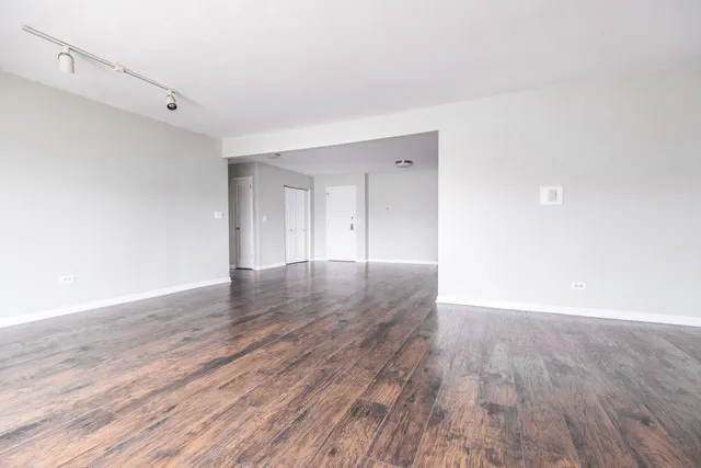 $2,000 | 10377 Dearlove Road, Unit 1A, Glenview, IL 60025