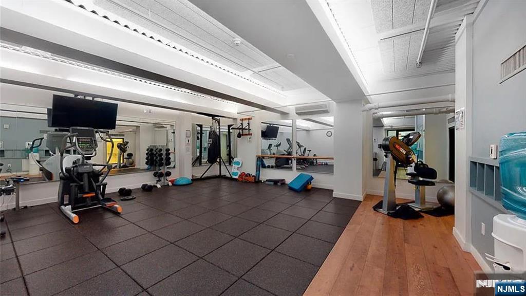 250 Gorge Road, Unit 8J Cliffside Park, NJ 07010 - Photo 28 of 36