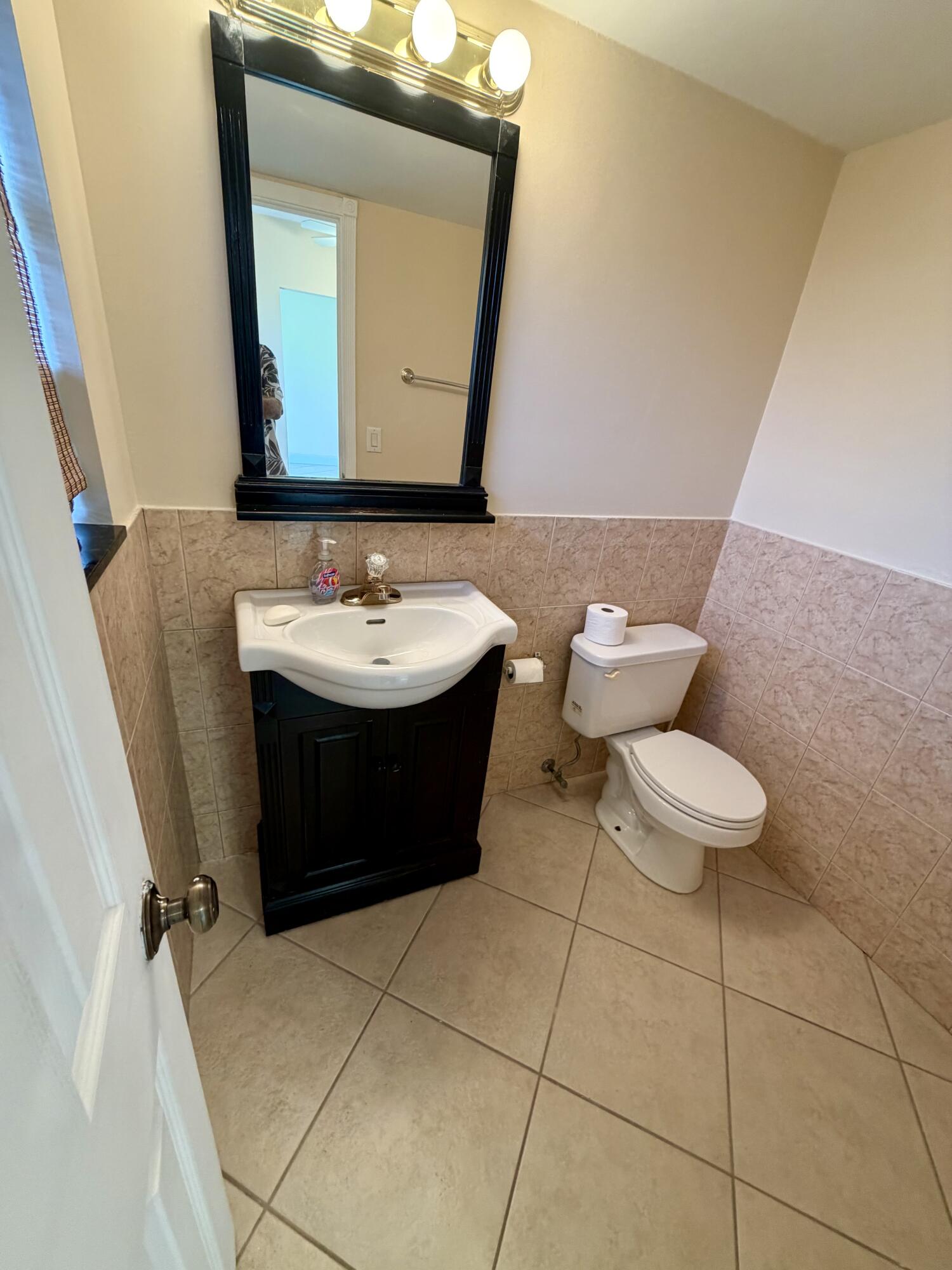5601 Northwest 2nd Avenue, Unit 326 Boca Raton, FL 33487 - Photo 7 of 12 Powder Room