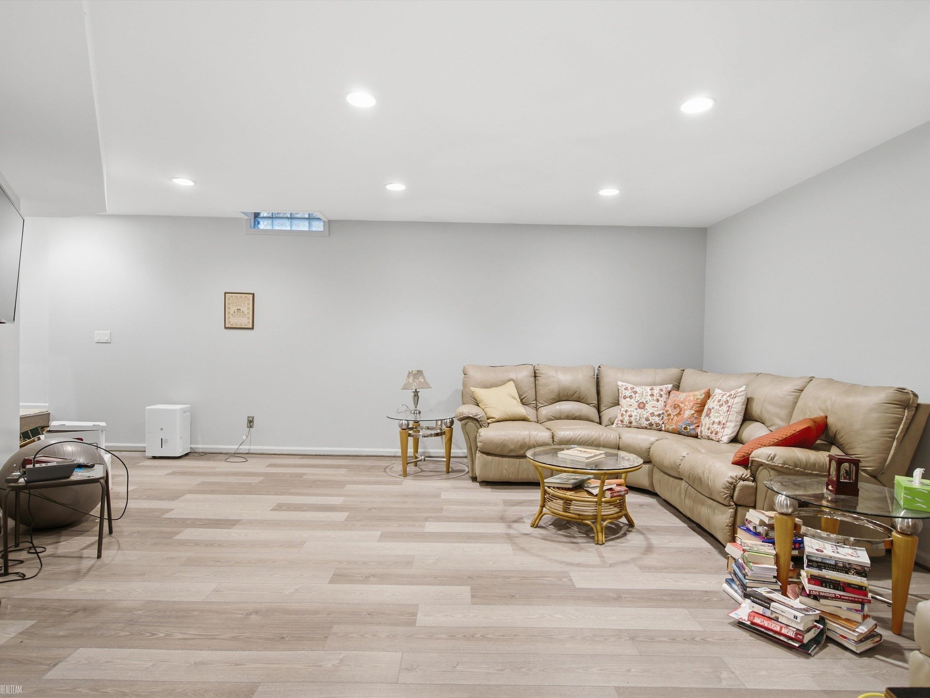 4652 Amberwood Court Rochester, MI 48306 - Photo 28 of 45