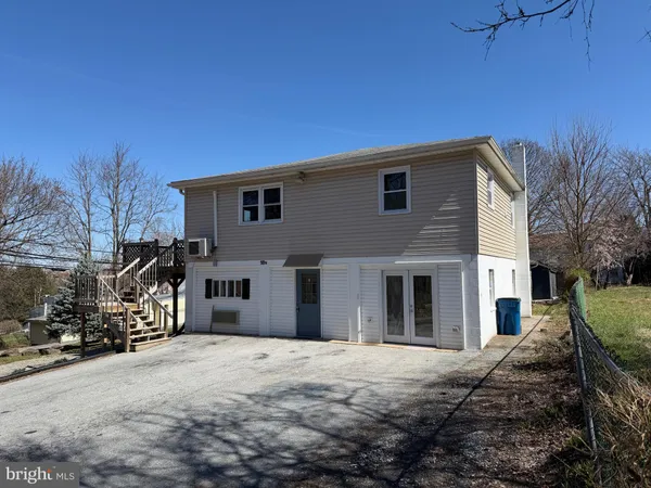 $1,600 | 18 North C And P Lane, Smithsburg, MD 21783