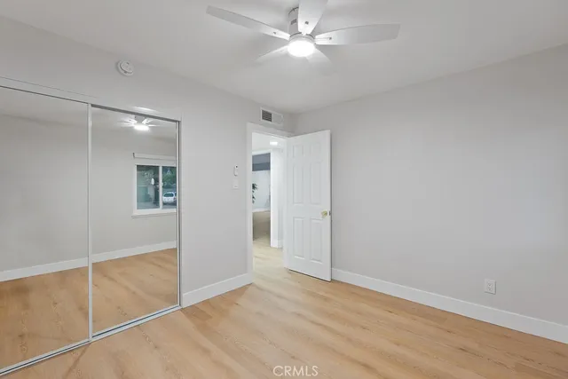 a view of entryway and kitchen