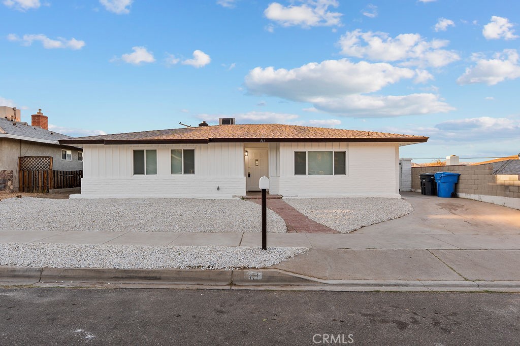 911 Keith Street Barstow, CA 92311 - Photo 3 of 40 a front view of a house with yard