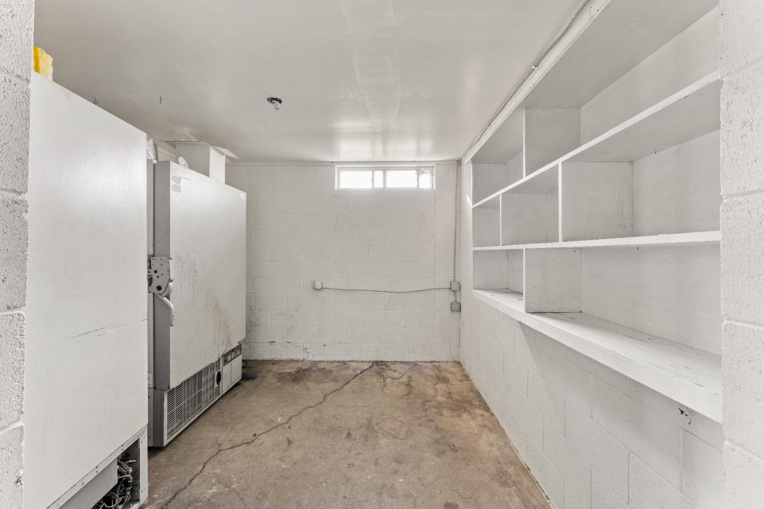 5585 Garden Bar Road, Unit 2 Lincoln, CA 95648 - Photo 39 of 65 a view of an empty walk in closet