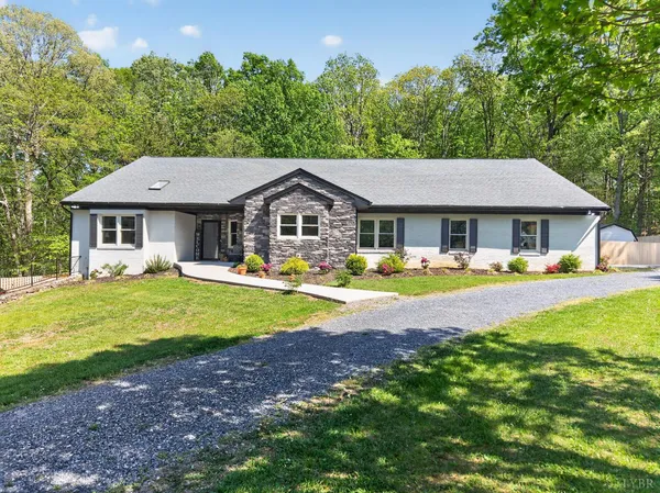 $739,900 | 1161 Deer Creek Drive, Bedford, VA 24523