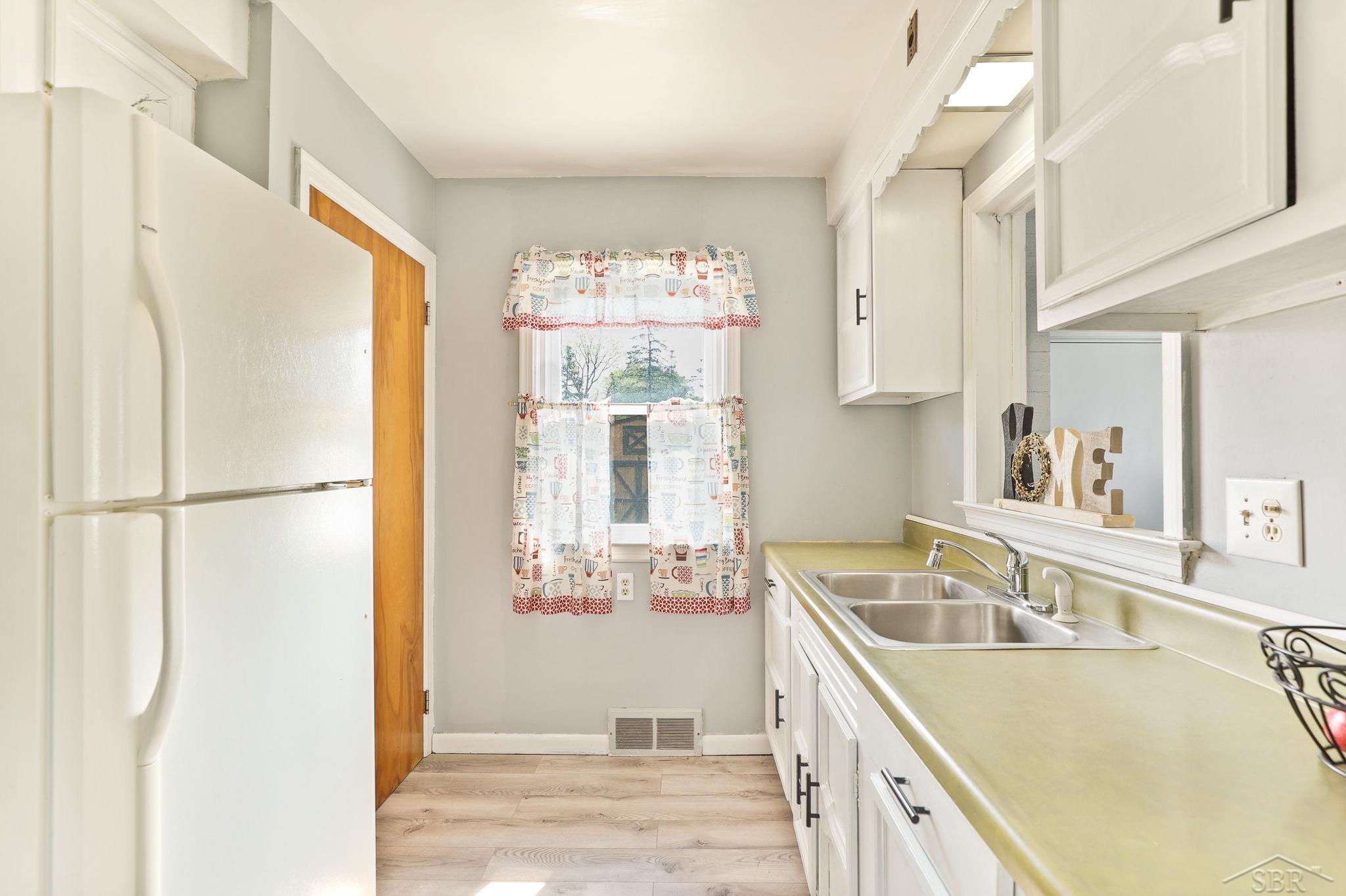 1460 Hemmeter Road Saginaw, MI 48638 - Photo 15 of 43 50109518-14.JPG