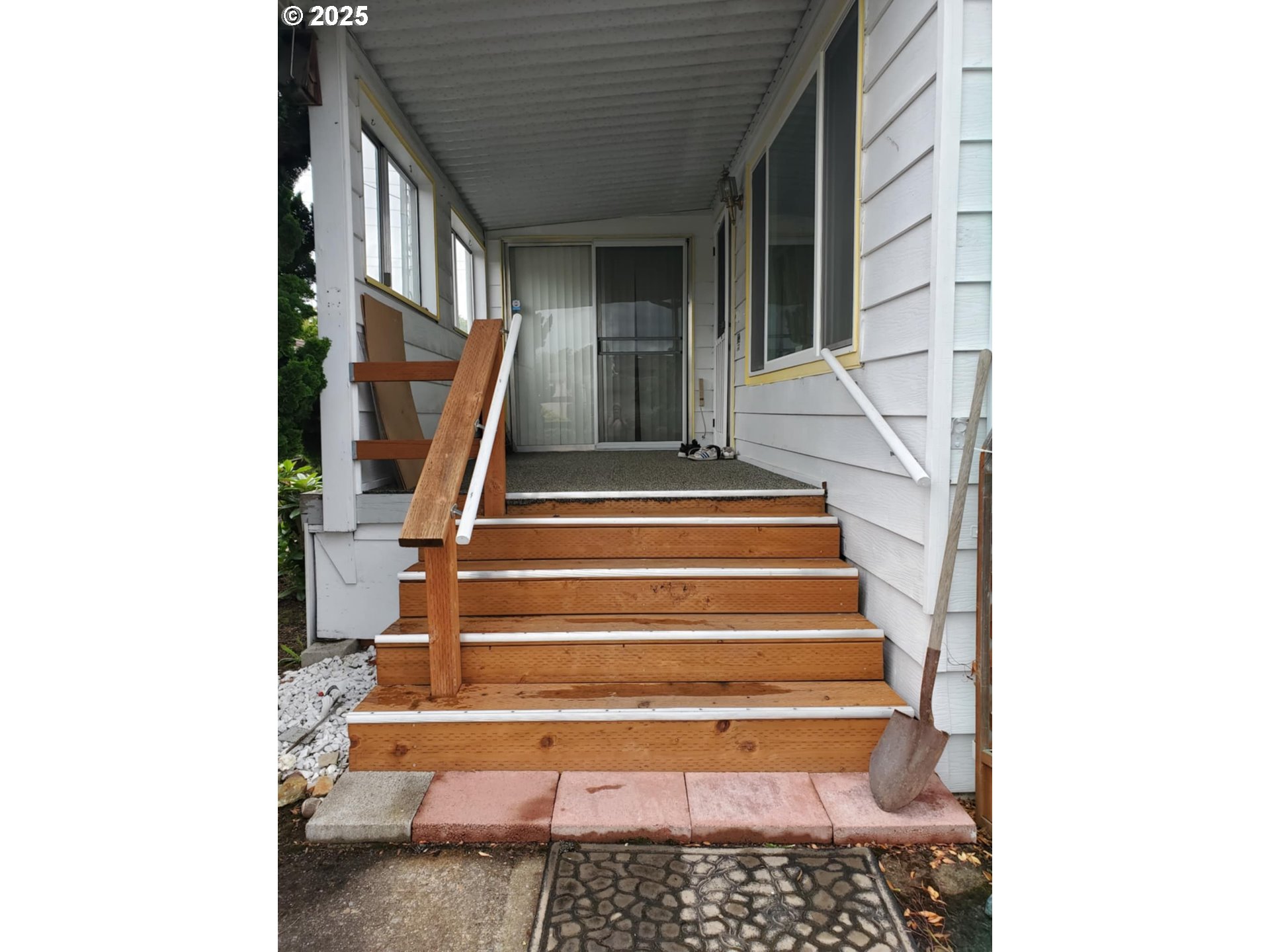 1199 North Terry Street, Unit 287 Eugene, OR 97402 - Photo 4 of 17 a view of entryway with a front door