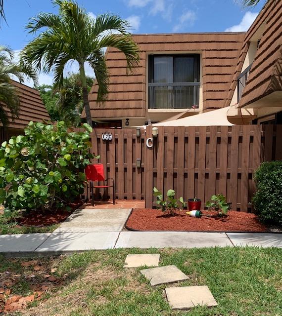 825 Center Street, Unit 17C Jupiter, FL 33458 - Photo 1 of 26 Front gate