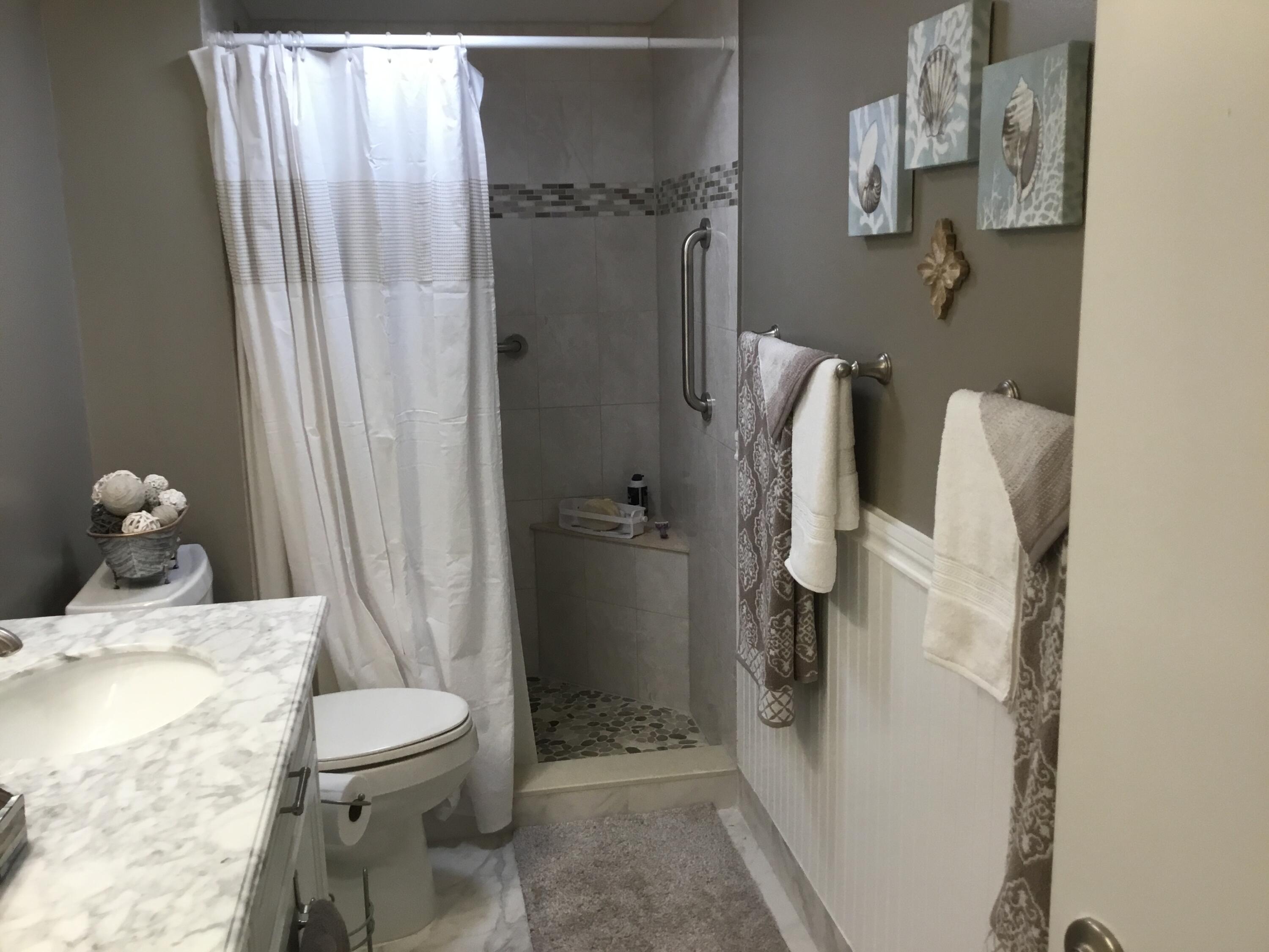 825 Center Street, Unit 17C Jupiter, FL 33458 - Photo 8 of 26 B5DBCE0F-A1CC-4509-9CF9-D5B0F9607BF0