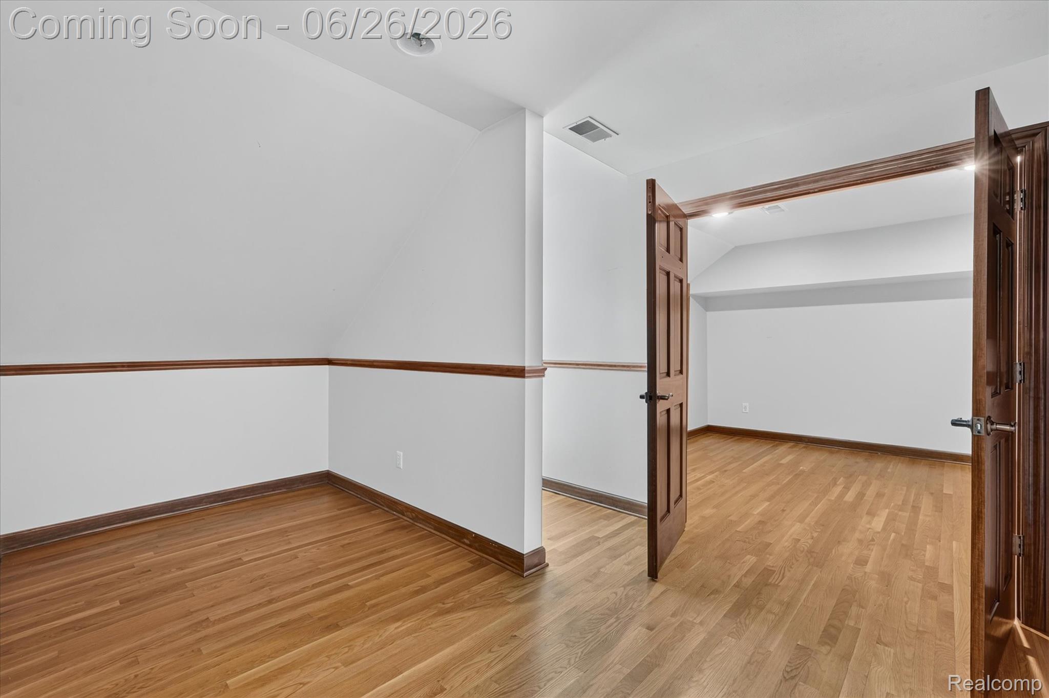 3478 Lexington Road Waterford, MI 48328 - Photo 24 of 52 33-3478-Lexington-Dr-Waterford-Township-MI-48328-WindowStill.jpg