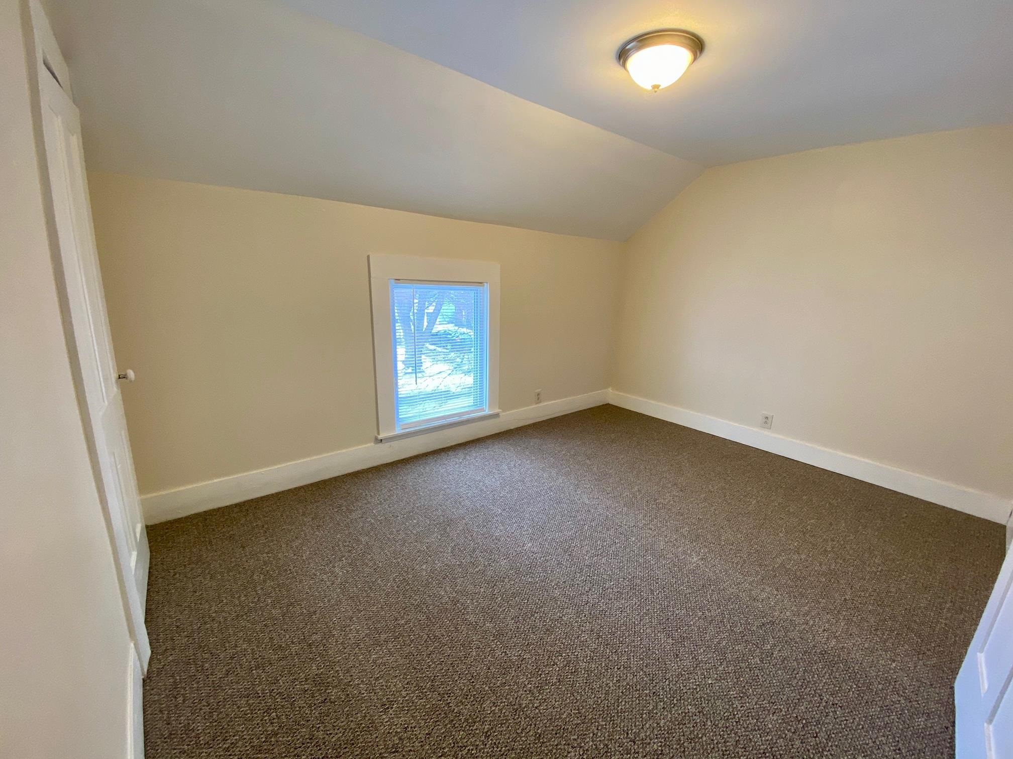 42 Elm Street Rutland, VT 05701 - Photo 17 of 23