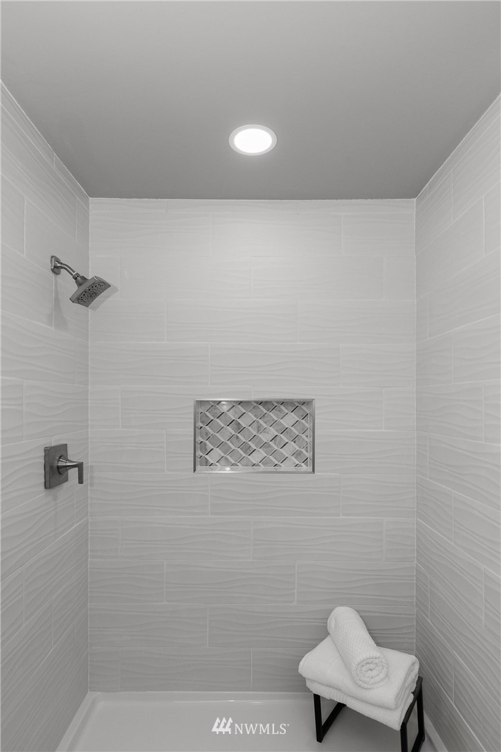 12110 Southeast 60th Place Bellevue, WA 98006 - Photo 15 of 32 a bathroom with a toilet