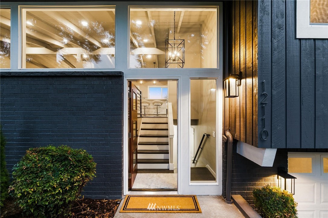 12110 Southeast 60th Place Bellevue, WA 98006 - Photo 3 of 32 a view of entry way