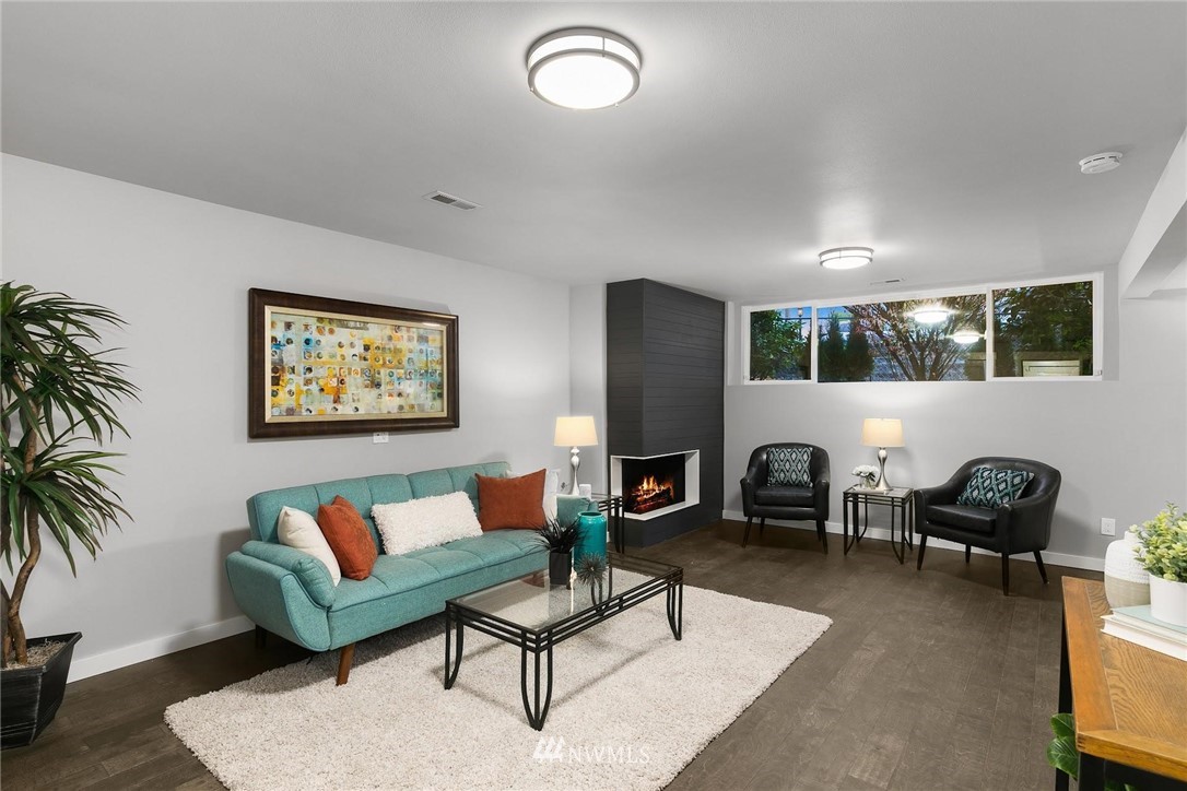 12110 Southeast 60th Place Bellevue, WA 98006 - Photo 22 of 32 a living room with furniture and a potted plant