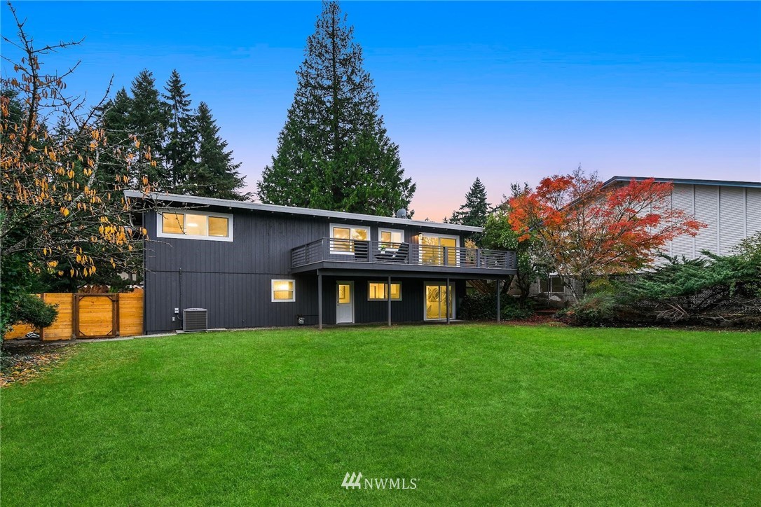 12110 Southeast 60th Place Bellevue, WA 98006 - Photo 31 of 32 a front view of a house with garden