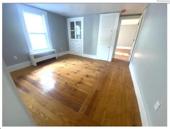 $2,650 | 27 Elm Street, Unit B, Newmarket, NH 03857