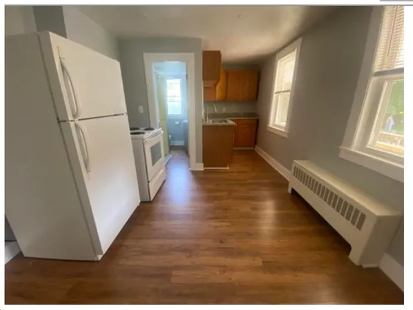 $2,650 | 27 Elm Street, Unit B, Newmarket, NH 03857