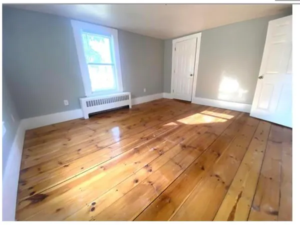 $2,650 | 27 Elm Street, Unit B, Newmarket, NH 03857