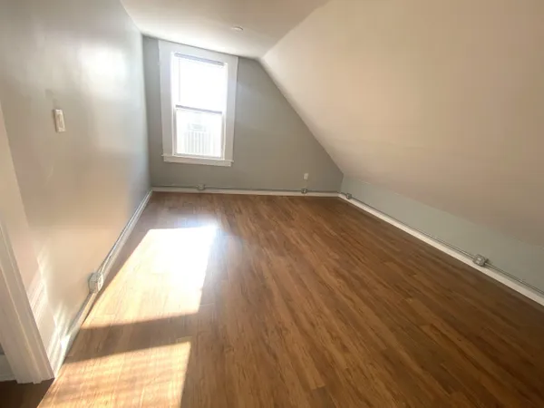 $2,650 | 27 Elm Street, Unit B, Newmarket, NH 03857