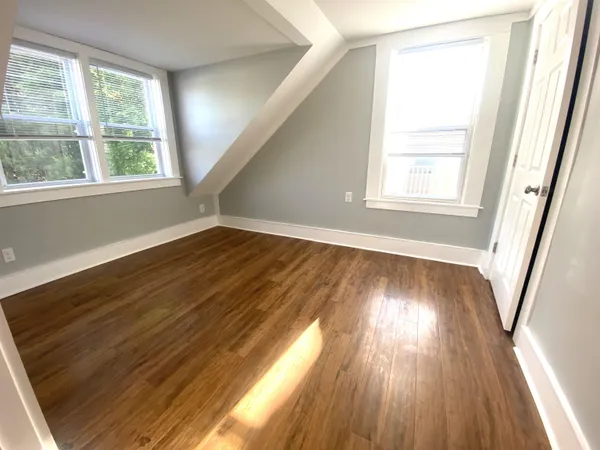 $2,650 | 27 Elm Street, Unit B, Newmarket, NH 03857