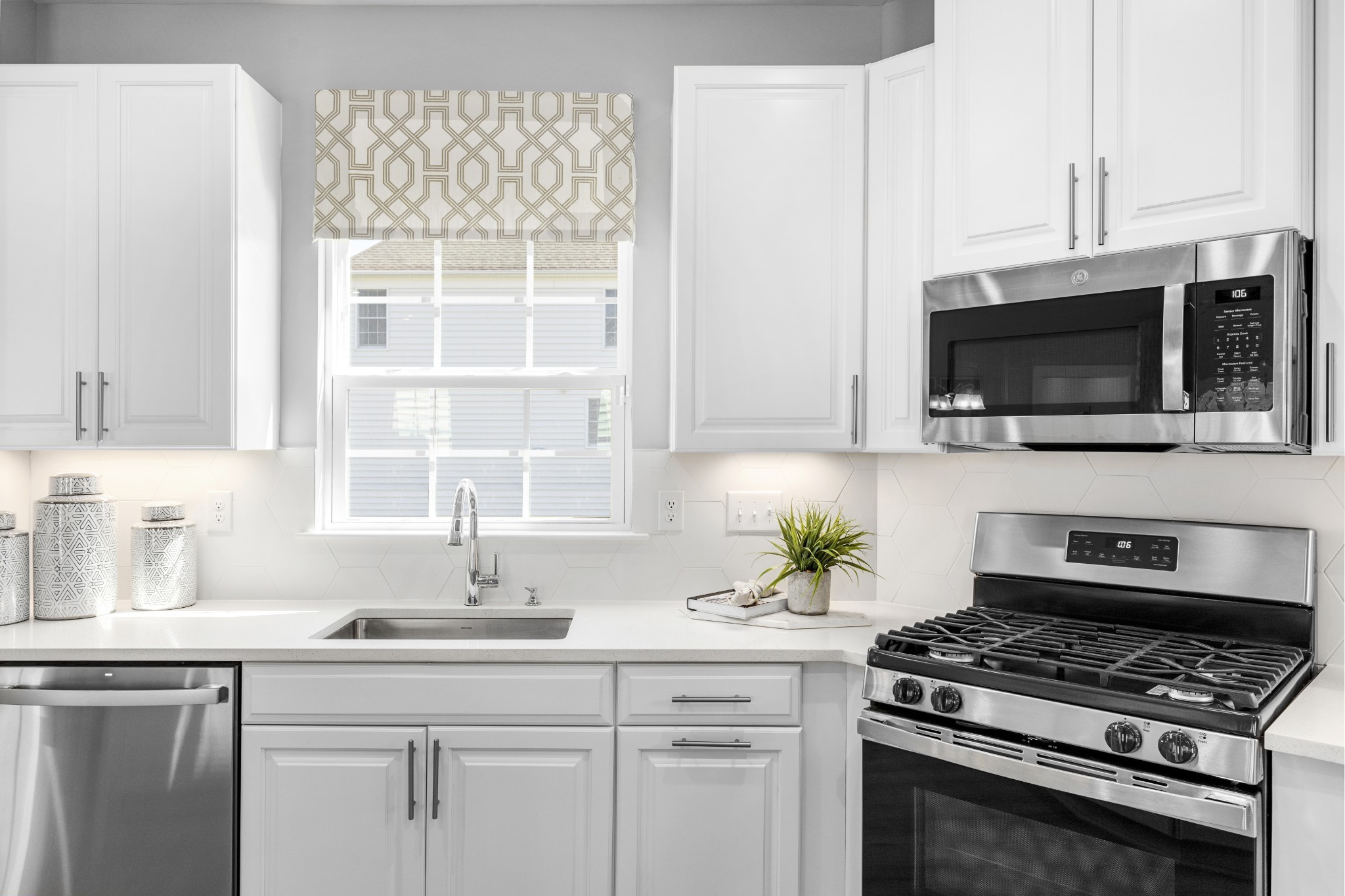 4019 Oglethorpe Drive Franklin, TN 37064 - Photo 28 of 31 a kitchen with stainless steel appliances a sink a stove and microwave
