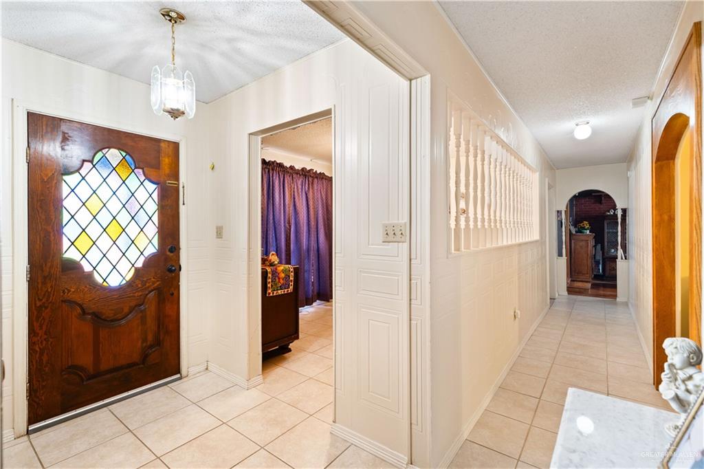 501 South Greene Road Mission, TX 78572 - Photo 2 of 28 a view of entryway with interior