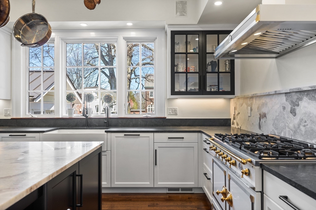 355 Buckminster Road Brookline, MA 02445 - Photo 3 of 32 Gallery Image 3
