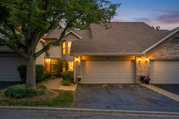$405,000 | 870 North Auburn Woods Drive, Palatine, IL 60067